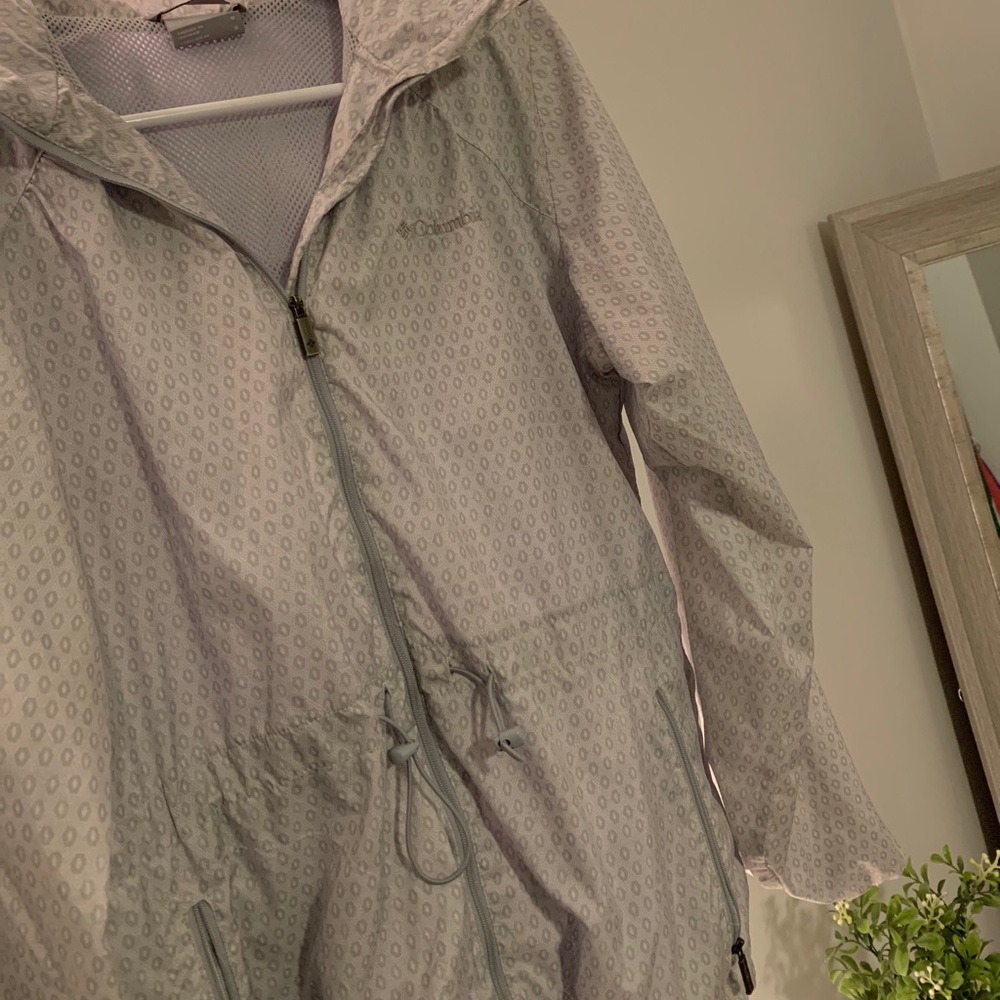 Detailed Columbia wind breaker